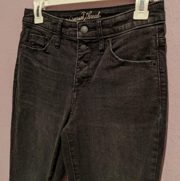 Black High-Waisted Jeans - Picture 2 of 4